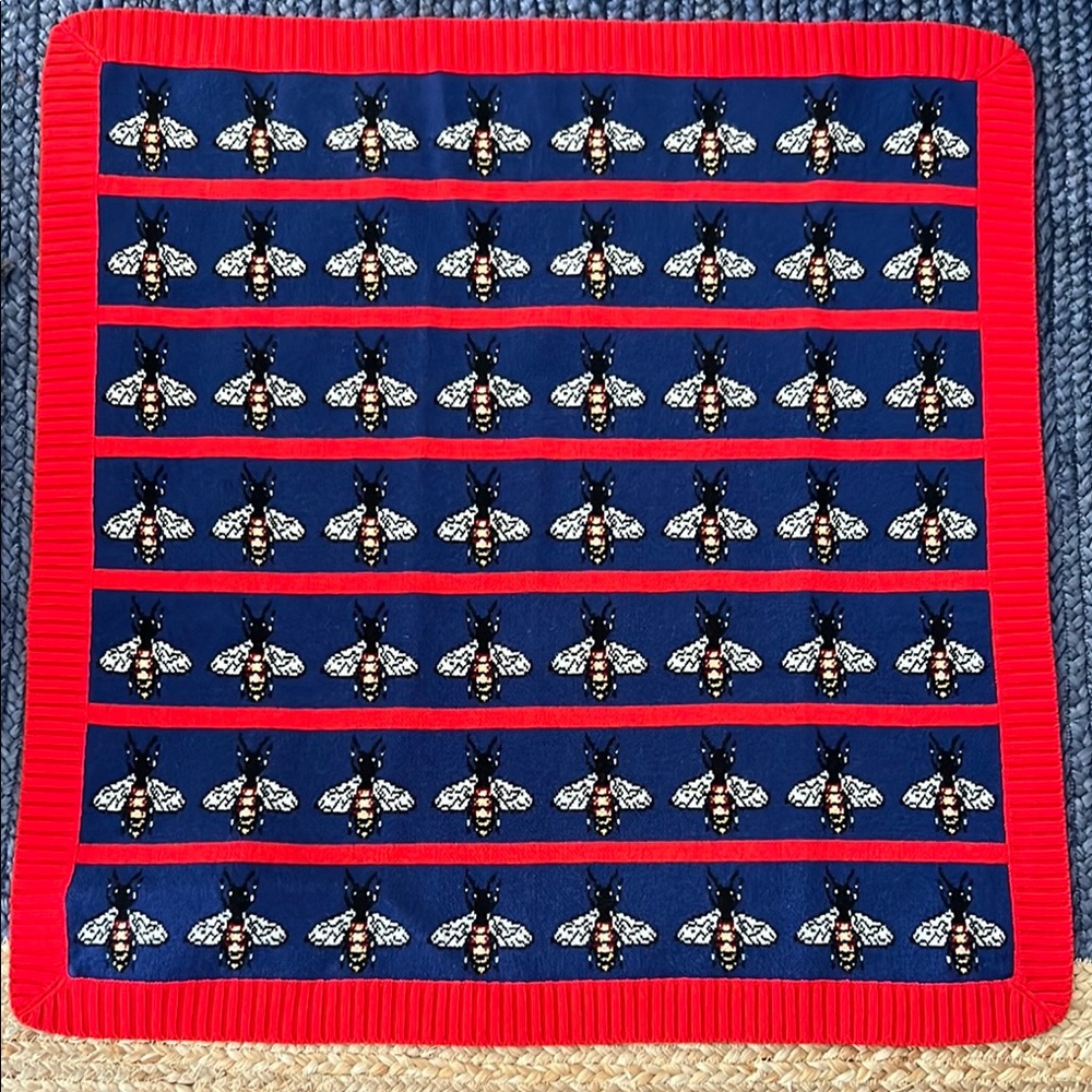 Authentic Gucci Knit Baby Blanket
Bee Motif
Excellent Condition